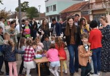 Шарени вашар пећиначких малишана привукао бројне посетиоце